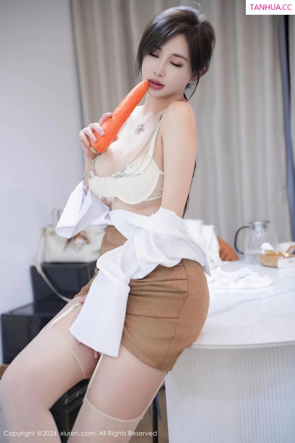 周妍希 奶瓶土肥圆 [XiuRen]高清写真图 2024.02.07 No.8083 Carol周妍希 丝袜性感第33张图片